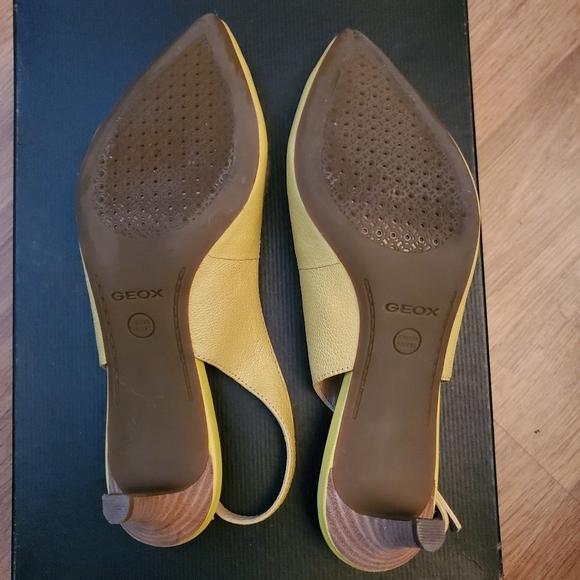 Yellow Geox shoes, size 7 - Picture 4 of 4